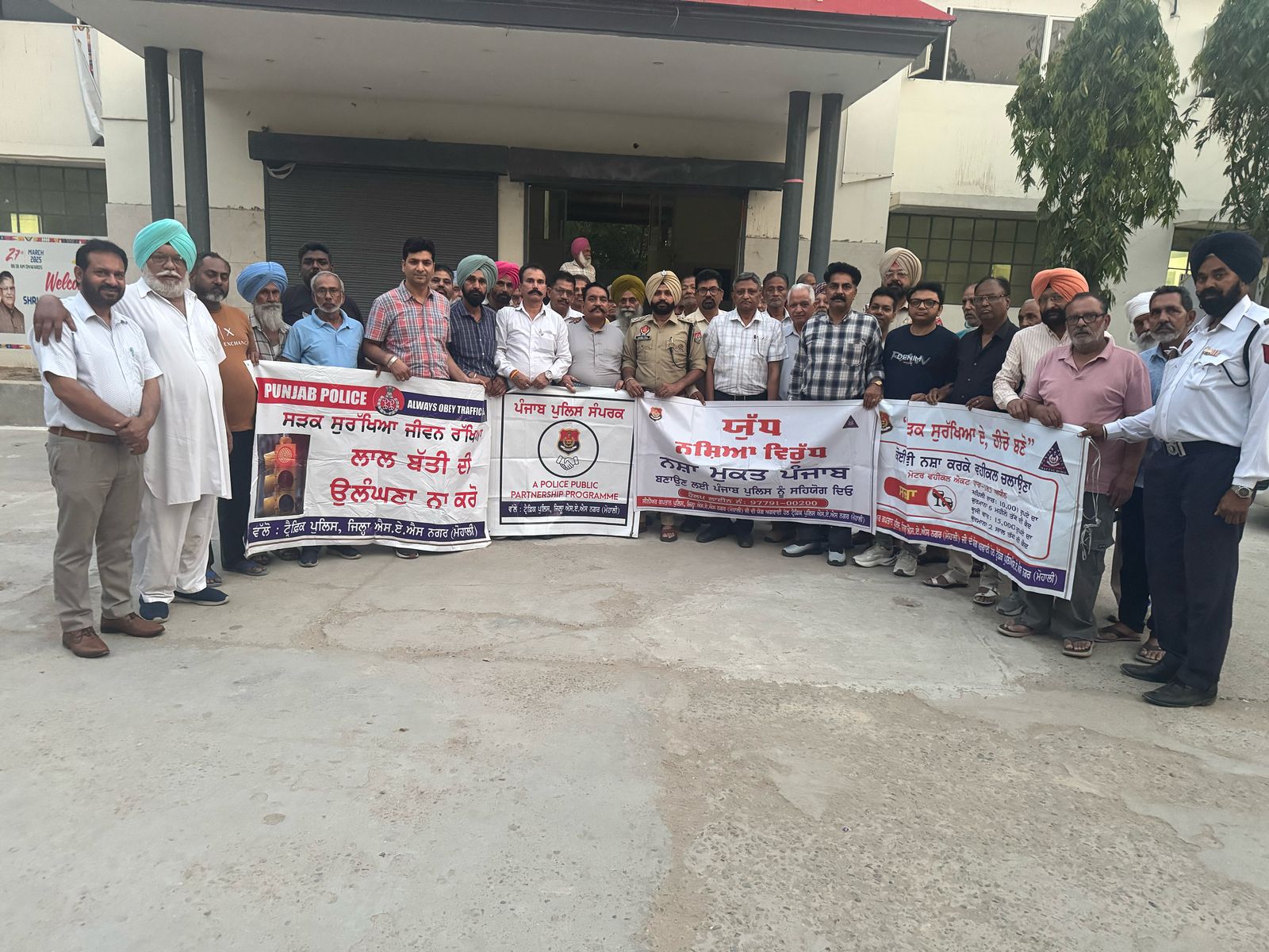 ट्रैफिक नियमों के बारे में जागरूकता पैदा करने के लिए डीएसपी ट्रैफिक द्वारा खरड़ में सेमिनार का आयोजन